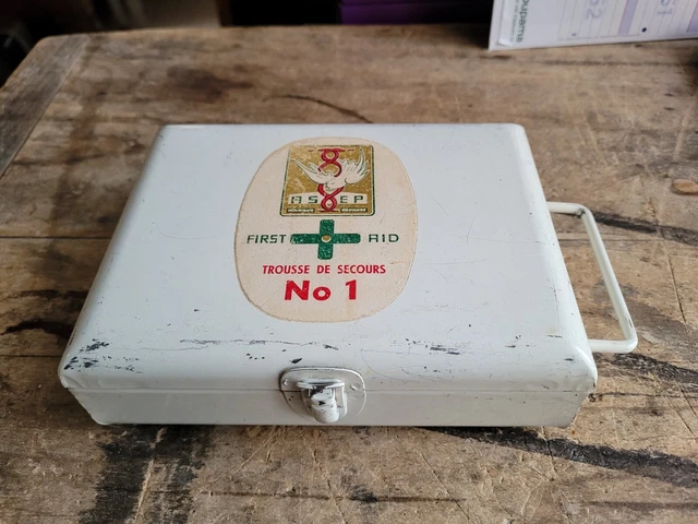 Boîte De Premiers Secours Militaire Hongroise - Métal, Croix-Rouge, époque Guerre Froide